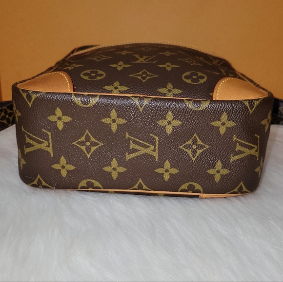 😍🔥Rare 🔥😍 💯%Authentic Louis Vuitton Danube MM Crossbody Bag Monogram Canvas - Picture 4 of 16